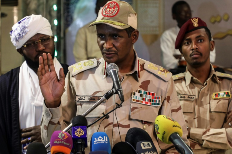 الحوار بين الجيش وقوى الاحتجاج حول الهيئة الانتقالية يستأنف الإثنين في السودان