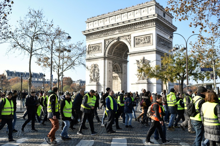 حراك “السترات الصفراء” في فرنسا يسعى لاستعادة زخم انطلاقته قبل عام