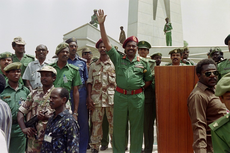 القضاء السوداني يصدر مذكرات اعتقال بحق البشير وبقية قادة انقلاب 1989