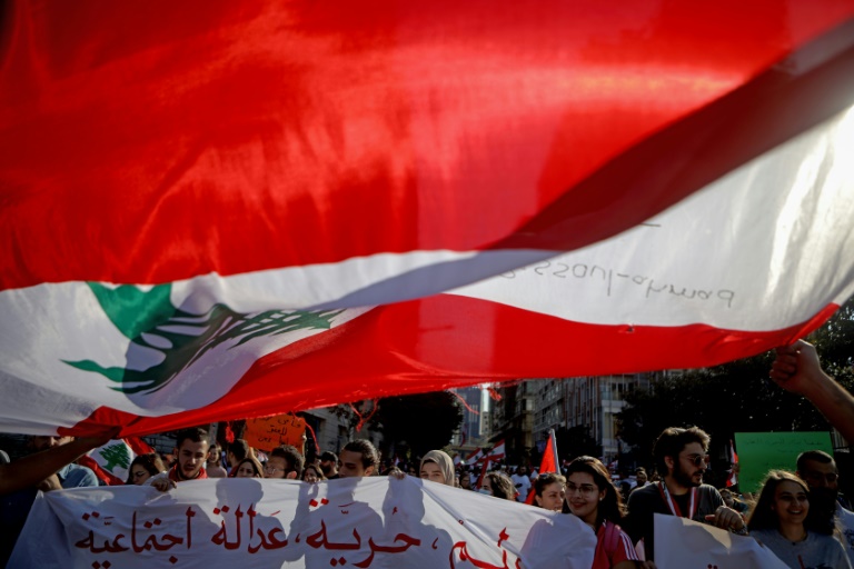 المتظاهرون يحتجون على ترشيح وزير سابق لرئاسة الحكومة في لبنان