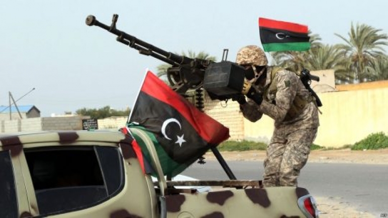 عادل عبدالكافي لـ”شرق وغرب”: الاشتباكات العسكرية في ليبيا أظهرت هشاشة قوات حفتر