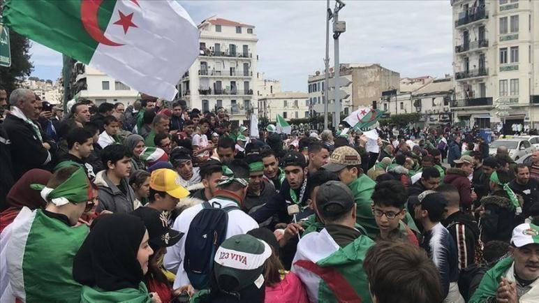 قيادة الجيش الجزائري: عهد صناعة الرؤساء ولى‎