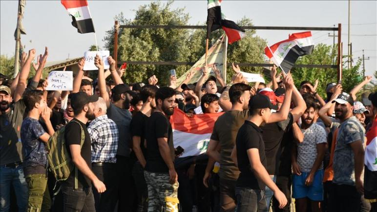 العراق.. انقطاع الإنترنت بأغلب المناطق تزامنًا مع احتجاجات